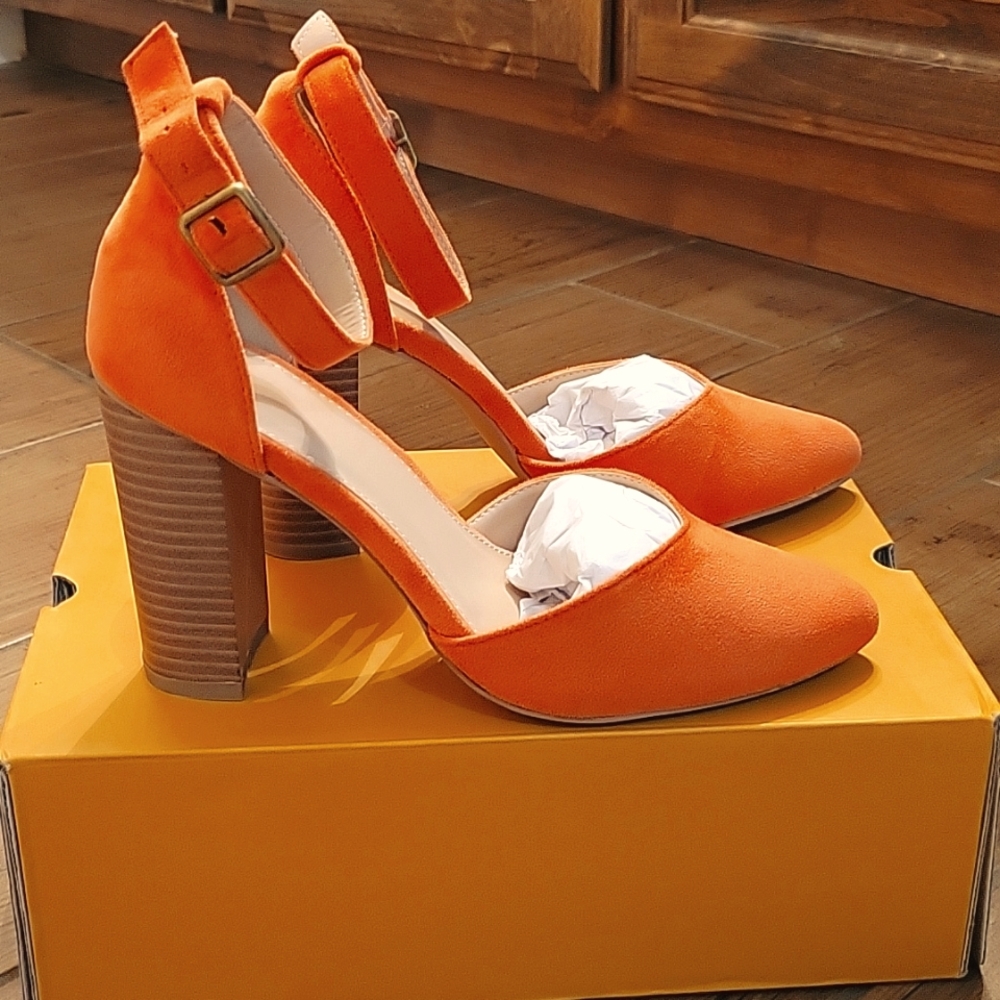 Suede chunky orange pumps, size 7